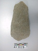 藏品(中型淺腰舌刃打製石斧)的圖片